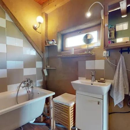 Warm Grass House Apartmán